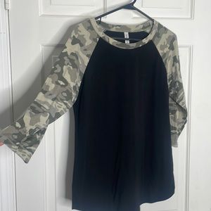 Black and camo 3/4 sleeve top